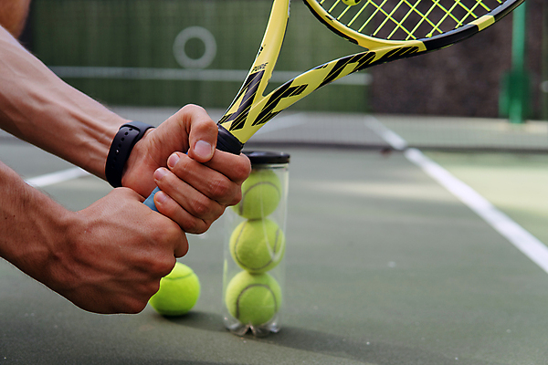 포토 JPG 해외이미지 라이프스타일 손 남자 스포츠 포즈 컨셉 공 놀이 건강 한명 경기 소년 취미 야외 운동복 운동 노란색 장비 테니스 게임 라켓 오브젝트 법정 운동가 해외포토 1 옷 어린이 스포츠용품 컬러 사람 생활 신체부위 구기 파일형식 이미지허브