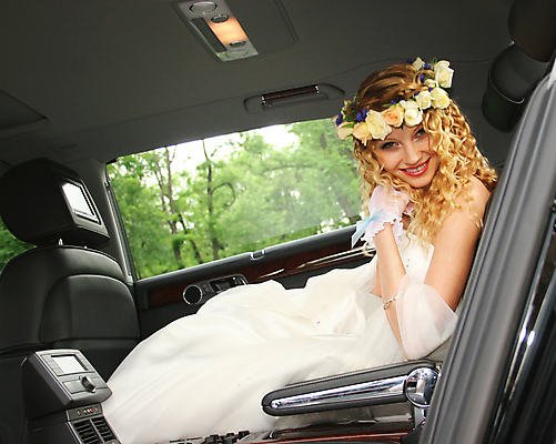 포토 JPG 해외이미지 전통 커플 드레스 여자 꽃 행복 얼굴 꽃다발 결혼 자동차 기념 실내 사랑 한명 미소 사람 앉기 이벤트 성인 가로 파란색 금발 뷰티 장미 유행 흰색 축하 아내 가운 기다림 우아함 다이아몬드 베일 리무진 스타일 해외포토 식물 1 헤어스타일 옷 감정 육상교통 컬러 컨셉 관계 모션 표정 내부 신체부위 보석 파일형식 이미지허브