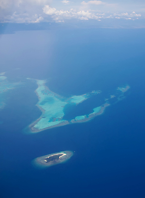 포토 JPG 해외이미지 바다 안테나 풍경 사람없음 야외 초록색 물 여름 전원 중앙 땅 해외포토 자연요소 계절 컬러 통신 전기에너지 파일형식 이미지허브