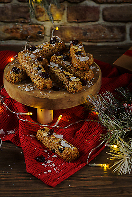 포토 JPG 해외이미지 벽 잎 벽돌 실내 사람없음 달콤 건강식품 나무받침 에너지바 조명장식 해외포토 식물 음식 조명 건강 내부 목재 장식 맛 받침대 파일형식 이미지허브