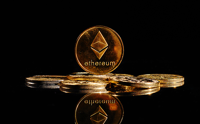 포토 JPG 해외이미지 컨셉 돈 인터넷 새로움 사람없음 금융 노란색 디지털 동전 검은색 자료 어둠 성장 황금 암호 정상 강의 발굴 심볼 리더 투자 상승 전자 고립 독립 가상 해외포토 컬러 비즈니스 경제 재산 파일형식 이미지허브