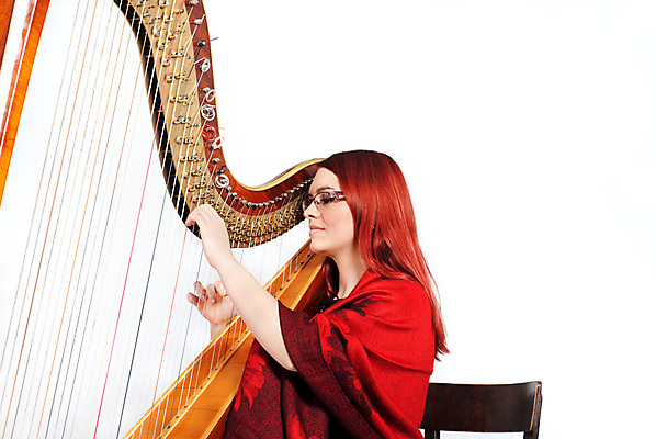 포토 JPG 해외이미지 백인 1 드레스 여자 줄 음악 놀이 휴식 미술 한명 사람 앉기 목재 뷰티 쪽지 소리 콘서트 음악가 흰색 기구 화려 클래식 예술가 빨간머리 고립 멜로디 카피스페이스 해외포토 서양인 나무 직업 헤어스타일 옷 컬러 컨셉 재료 모션 문화예술 공백 공연 파일형식 이미지허브