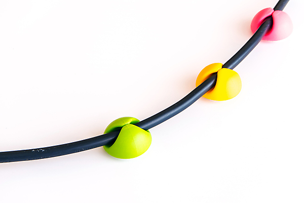 포토 JPG 해외이미지 선 벽 분홍색 백그라운드 주택 사람없음 초록색 컬러풀 노란색 힘 에너지 흰색 코드 연결 클립 철사 고립 해외포토 컬러 건물 파일형식 이미지허브