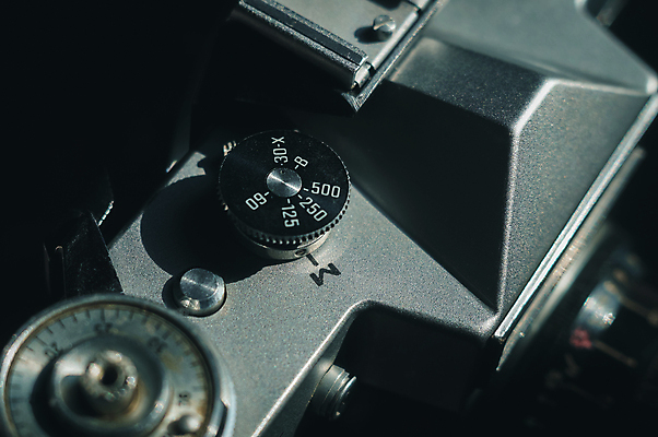 포토 JPG 해외이미지 직업 신체 취미 사람없음 카메라 금속 장비 회색 수확 골동품 기구 역사 클래식 닫기 은색 사진사 필름 향수 오브젝트 복고 아날로그 셔터 구식 러시아인 소비에트 알루미늄 옛날 조작 철강 광학 해외포토 서양인 컬러 컨셉 농업 모션 재질 전자제품 화장품 작가 파일형식 이미지허브