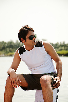 포토 JPG 해외이미지 모델 라이프스타일 남자 행복 신체 근육 휴가 수영장 건강 한명 미소 사람 앉기 소년 성인 야외 10대 여름 청춘 선글라스 맑음 수영 힘 목욕 기쁨 자유 치아 근육질 벌거벗은 어려움 해외포토 1 계절 감정 안경 어린이 컨셉 모션 청소년 날씨 표정 생활 청결 수상스포츠 소화기관 몸매 파일형식 이미지허브