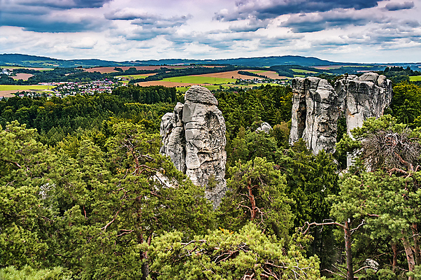 포토 JPG 해외이미지 나무 구름 공원 유럽 여행 건축양식 자연 하늘 산 풍경 사람없음 건물 가로 초록색 여름 컬러풀 여행객 탑 궁전 낭만 바위 시골 거친 역사 숲 언덕 지역 사암 천연기념물 내추럴 보헤미아 옛날 파라다이스 해외포토 자연요소 식물 건축물 계절 공공시설 건축 나라 컬러 컨셉 고건축 사람 돌_바위 생태계 파일형식 이미지허브