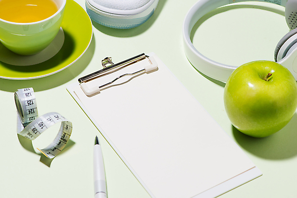 포토 JPG 해외이미지 줄자 건강 사람없음 운동 펜 헤드셋 계획 사과 찻잔 측정 테이프 서류판 해외포토 음향기기 컨셉 과일 문구용품 잔 자 필기구 사무용품 헤드폰 파일형식 이미지허브