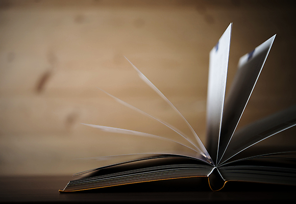 포토 JPG 해외이미지 디자인 교육 종이 백그라운드 학교 수업 사람없음 책 스터디 독서 쌓기 정보 덮개 흰색 오픈 닫기 도서관 읽기 오브젝트 대학교 문학 페이지 사전 서점 해외포토 컬러 모션 학습 상점 뚜껑 파일형식 이미지허브