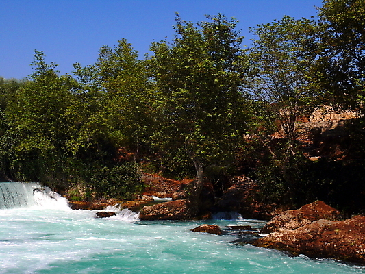포토 JPG 해외이미지 나무 유럽 여행 자연 하늘 휴가 휴식 산 풍경 사람없음 야외 초록색 물 여름 파란색 강 컬러풀 반사 얼음 침묵 폭포 흐름 추위 개울 떨어짐 숲 암초 칠면조 이국적 스플래쉬 해외포토 자연요소 식물 계절 나라 컬러 컨셉 조류 소리 생태계 파일형식 이미지허브