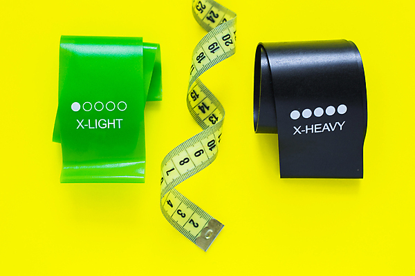 포토 JPG 해외이미지 라이프스타일 배너 스포츠 백그라운드 다이어트 줄자 건강 사람없음 운동 숫자 힘 화물 체육관 테이프 노란배경 스타일 플랫레이 카피스페이스 해외포토 문자 문구용품 자 생활 노란색 공백 운송업 플랫 파일형식 이미지허브