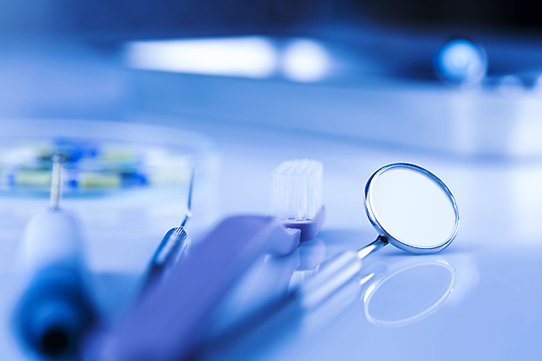 포토 JPG 해외이미지 사람없음 파란색 칫솔 치과용품 구강거울 해외포토 컬러 위생용품 의료용품 파일형식 이미지허브