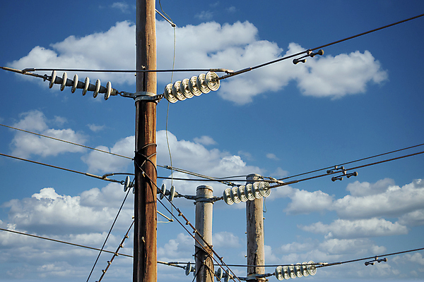 포토 JPG 해외이미지 선 하늘 사람없음 야외 파란색 환경 사진촬영 힘 전선 기둥 연결 큼 전화기 전염 철사 봉 긴장 변압기 조이기 해외포토 건축 감정 컬러 모션 촬영 질병 크기 감염 파일형식 이미지허브