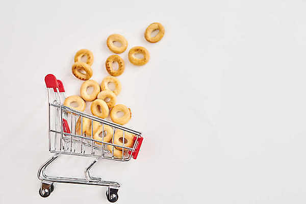 포토 JPG 해외이미지 실내 사람없음 쇼핑 쇼핑카 미니어처 오브젝트 흰배경 베이글 쏟아짐 넘어짐 해외포토 빵 백그라운드 모션 내부 모형 카트 흰색 파일형식 이미지허브