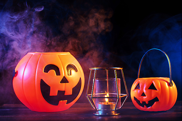 포토 JPG 해외이미지 백그라운드 컨셉 탁자 호박 사람없음 축제 어둠 할로윈 분위기 연기 오브젝트 잭오랜턴 호러 해외포토 가구 채소 공포 파일형식 이미지허브