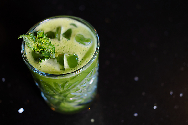 포토 JPG 해외이미지 재료 검은배경 실내 사람없음 칵테일 녹차 민트 말차 해외포토 백그라운드 주류 내부 차_음료 검은색 허브 파일형식 이미지허브