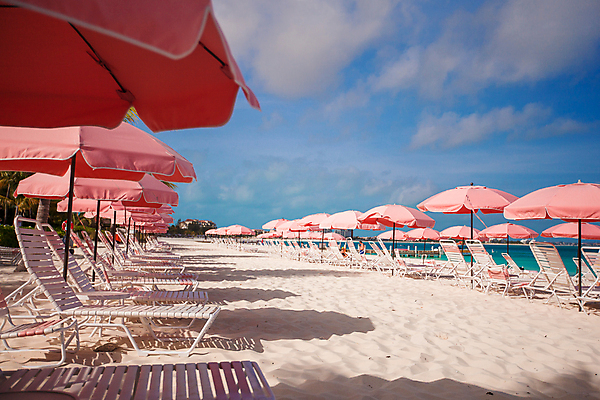 포토 JPG 해외이미지 주간 구름 하늘 해변 사람없음 야외 여름 모래사장 여름풍경 파라솔 휴양지 선베드 해외포토 자연요소 계절 바다 의자 풍경 장소 파일형식 여름_계절 이미지허브