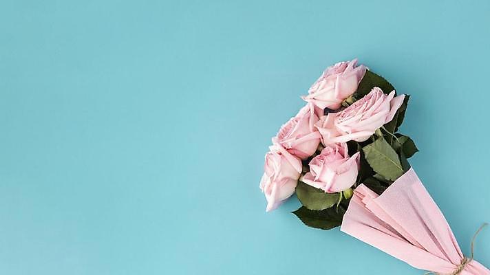 포토 JPG 해외이미지 꽃 꽃다발 실내 사람없음 하이앵글 파란배경 카피스페이스 해외포토 식물 뷰포인트 백그라운드 내부 파란색 공백 파일형식 이미지허브