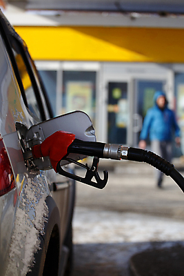 포토 JPG 해외이미지 주간 자동차 사람없음 야외 아웃포커스 주유기 주유소 넣기 주유구 주유건 해외포토 자연요소 육상교통 모션 촬영기법 기계 주유 파일형식 이미지허브