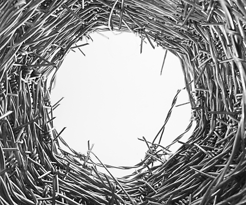 포토 JPG 해외이미지 기독교 종교 백그라운드 컨셉 일러스트 왕관 부활절 주택 안전 사람없음 울타리 3D 금속 화환 블록 고통 자유 흰색 가시 영혼 보호 위험 철 심볼 사인 부식 보안 만들기 날카로움 롤 철사 신성 철조망 방패 스파이크 얼레 감싸기 고립 신앙심 옛날 철강 국경 해외포토 기념일 꽃 감정 컬러 모션 재질 건물 담장 디지털합성 파일형식 이미지허브