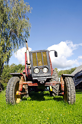 포토 JPG 해외이미지 농업 사람없음 빨간색 초록색 농장 금속 정원 기계 공구 시골 업무 바퀴 오브젝트 복고 트랙터 엔진 그런지 깨짐 옛날 해외포토 산업 컬러 컨셉 재질 도구 작업 농기계 특수차량 파일형식 이미지허브