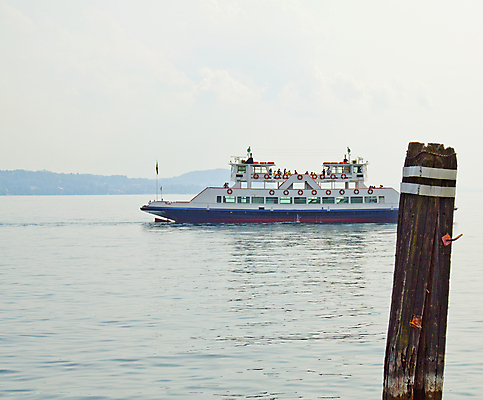 포토 JPG 해외이미지 유럽 여행 건축양식 교통시설 자연 지붕 휴가 산 풍경 사람없음 물 파란색 강 평화 마을 항구 맑음 이탈리아 전원 시골 보트 크루즈 유혹 지중해 빌라 타일 알프스 포트 타운 파라다이스 흥미 해외포토 자연요소 건축 나라 바다 컬러 교통 컨셉 배_교통 날씨 주택 도시 전기에너지 시설 생태계 파일형식 이미지허브
