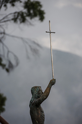 포토 JPG 해외이미지 종교 백그라운드 십자가 자연 하늘 날씨 산 풍경 사람없음 야외 초록색 여름 파란색 조각상 안개 예수 남아메리카 콜롬비아 언덕 그림 장면 신성 내추럴 구성 스페인어 특별함 막 해외포토 계절 컬러 컨셉 아메리카 조형물 신_종교 생태계 파일형식 이미지허브