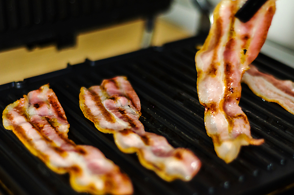 포토 JPG 해외이미지 전통 라이프스타일 접시 음식 조각 백그라운드 다이어트 재료 프레임 육류 돼지고기 요리 사람없음 빨간색 식당 식사 저녁식사 젖음 튀김 흰색 신선 맛 그릴 아침식사 굽기 먹기 묘사 슬라이스 베이컨 칼로리 훈제 점심식사 얇은 해로움 맛있는 해외포토 식기 컬러 컨셉 식재료 모션 주방용품 건강 생활 상점 구이 파일형식 이미지허브