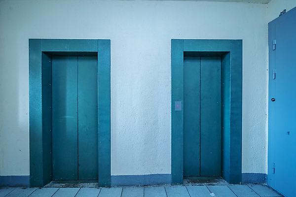 포토 JPG 해외이미지 벽 건축양식 창문 교통시설 호텔 출입구 바닥 아파트 실내 사람없음 내부 건물 파란색 빛 사무실 문 우주 금속 도시 홀 4 기다림 대문 리프트 철강 해외포토 건축물 건축 컬러 교통 비즈니스 모션 재질 숙소 주택 숫자 공간 시설 파일형식 이미지허브