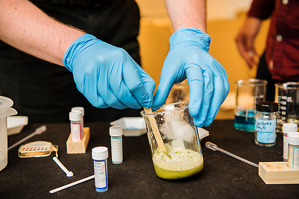 포토 JPG 해외이미지 학생 교육 백그라운드 교실 유리병 실험 관리 사람없음 스터디 약 액체 실험실 닫기 과학자 분석 시험관 신학기 비커 미생물 섞기 화학자 해외포토 직업 과학 컨셉 의학 학교 모션 병_용기 생물 실험기구 학습 학자 파일형식 이미지허브