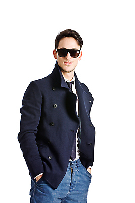 포토 JPG 해외이미지 모델 한명 선글라스 유행 쌓기 재킷 코트 위치 고립 해외포토 1 안경 모션 사람 외투 파일형식 이미지허브