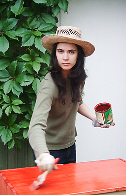 포토 JPG 해외이미지 나무 손 얼굴 한명 목재 페인트 붓 업무 그림 함선 화가 주목 해외포토 식물 직업 1 배_교통 재료 사람 신체부위 작업 파일형식 이미지허브