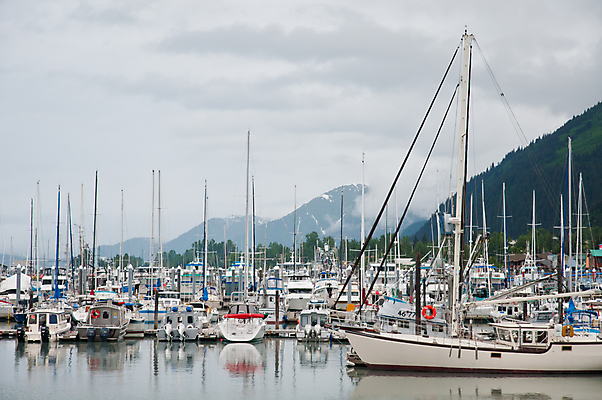 포토 JPG 해외이미지 구름 공원 자연 산 항해 풍경 사람없음 물 반사 항구 소리 흰색 보트 주차 알래스카 돛대 왕자 해외포토 자연요소 공공시설 컬러 배_교통 교통시설 미국 생태계 파일형식 이미지허브