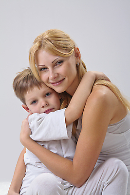 포토 JPG 해외이미지 백인 라이프스타일 손 여자 남자 딸 행복 아들 얼굴 어린이 백그라운드 셔츠 2 가족 엄마 주택 함께함 건강 사랑 미소 사람 소년 성인 두명 옆모습 청춘 금발 뷰티 흰색 아기 잡기 보호 작음 돌봄 해외포토 서양인 헤어스타일 감정 뷰포인트 컬러 컨셉 상의 관계 모션 표정 건물 생활 신체부위 크기 파일형식 이미지허브