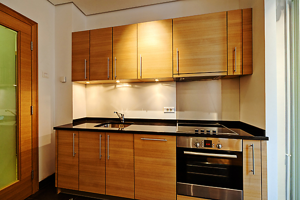 포토 JPG 해외이미지 라이프스타일 디자인 가구 건축양식 새로움 바닥 아파트 주택 실내 사람없음 내부 목재 장식 물 빛 금속 주방 기계 방 흰색 고급 오븐 빨래 난로 맨션 계산대 싱크대 수도꼭지 진열장 조리대 냉장고 대야 리빙 철강 화강암 스타일 해외포토 자연요소 나무 건축 컬러 생활용품 컨셉 가사 재료 재질 건물 생활 가전제품 암석 난방기 개수대 파일형식 이미지허브