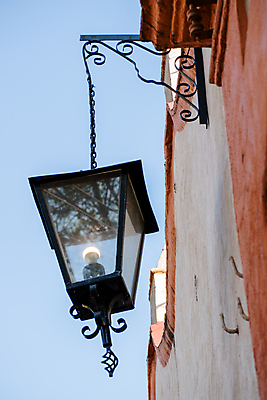 포토 JPG 해외이미지 주간 디자인 문화 여행 백그라운드 하늘 거리 멕시코 주택 사람없음 야외 건물 장식 햇빛 금속 흰색 등불 램프 클래식 도심 라틴아메리카 오브젝트 타운 히스패닉 이웃 철강 해외포토 자연요소 건축물 컬러 컨셉 북아메리카 재질 조명 아메리카 태양 도시 파일형식 이미지허브