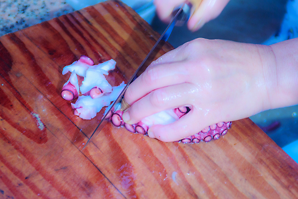 포토 JPG 해외이미지 동물 전통 아시아 음식 섬 여행 자연 한국 쟁반 요리 해변 사람없음 야외 식당 식사 흰색 신선 잡기 시장 그릴 굽기 먹기 해산물 오징어 날것 문어 팔 촉수 숯 비타민 찌그러짐 식용 맛있는 해외포토 나라 바다 컬러 컨셉 모션 주방용품 연체동물 신체부위 상점 수중동물 구이 생태계 영양소 파일형식 이미지허브