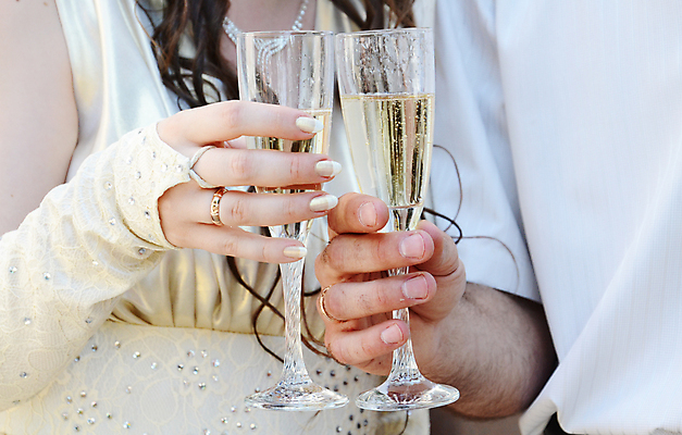 포토 JPG 해외이미지 손 커플 결혼 2 결혼식 남편 함께함 사랑 사람 사람없음 반지 쌍 황금 보석 심볼 통일 해외포토 감정 컨셉 장신구 관계 이벤트 신체부위 광석 파일형식 이미지허브