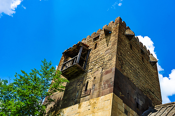포토 JPG 해외이미지 나무 구름 외관 유럽 도로 벽 여행 건축양식 자연 하늘 산 풍경 경사 사람없음 초록색 여름 파란색 시골 성 중세 언덕 내추럴 방법 조지아 파멸 해외포토 자연요소 식물 건축물 계절 건축 나라 길 컬러 컨셉 교통시설 역사 생태계 동유럽 파일형식 소멸 이미지허브