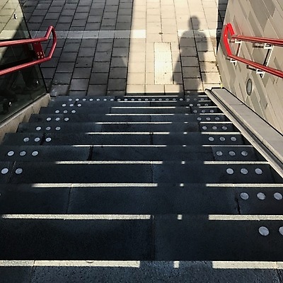 포토 JPG 해외이미지 도로 길 선 여행 교통시설 출입구 새로움 그림자 거리풍경 사람없음 빛 계단 금속 산책 기차 도시 전철 역 군중 언덕 오르기 마차 대도시 방법 선로 철강 해외포토 육상교통 교통수단 교통 컨셉 모션 재질 휴식 거리 대중교통 사람 풍경 시설 파일형식 이미지허브