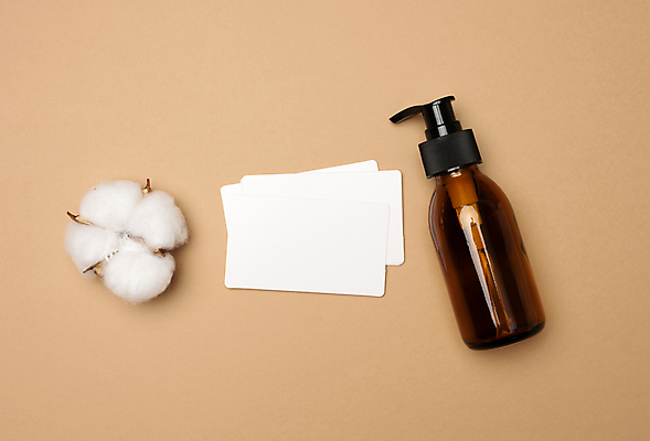 포토 JPG 해외이미지 종이 실내 사람없음 화장품 공병 목화꽃 목화솜 카피스페이스 갈색배경 해외포토 꽃 백그라운드 내부 뷰티 갈색 공백 솜 병_담는 파일형식 이미지허브