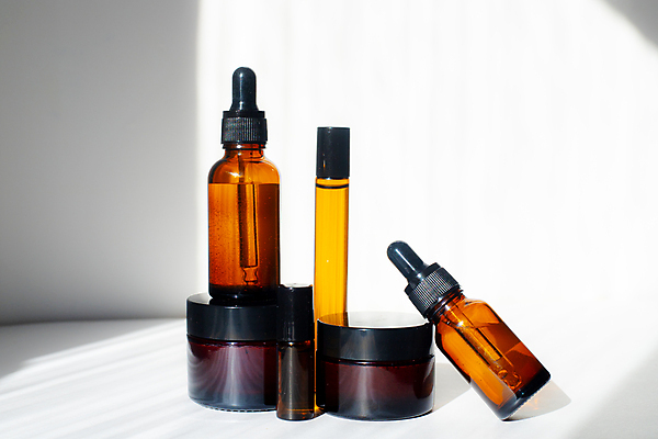 포토 JPG 해외이미지 얼굴 백그라운드 컨셉 신체 포장 유리 탁자 사람없음 치료 뷰티 갈색 스파 목욕 화장품 욕실 흰색 마사지 항아리 액체 상품 컨테이너 피부 크림 오브젝트 피부관리 유기농 비누 로션 패키지 스킨케어 내추럴 돌봄 수분크림 위생관리 정물화 목업 플랫레이 브랜딩 미니멀리스트 해외포토 웰빙 산업 컬러 가구 의학 모션 재질 관리 신체부위 위생용품 청결 도자기 플랫 그림 파일형식 이미지허브