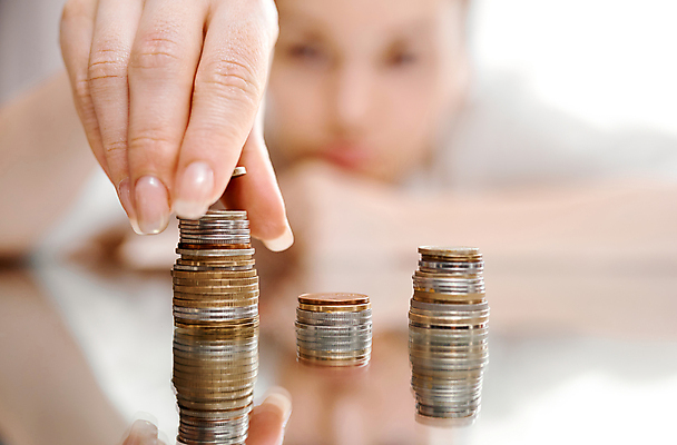 포토 JPG 해외이미지 손 조각 돈 비즈니스 성공 한명 사람 금융 경제 빛 쌓기 동전 저축 성장 흰색 기둥 그룹 재산 황금 구매 주식 큼 보석 투자 결제 보물 흙더미 월급 빚 고립 예산 해외포토 1 건축 컬러 컨셉 모션 신체부위 쇼핑 흙 크기 광석 파일형식 더미 이미지허브