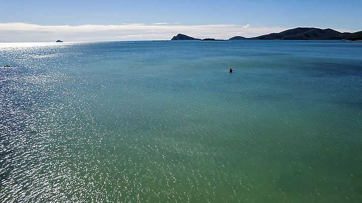 포토 JPG 해외이미지 모래 파도 바다 여행 자연 조류 휴가 안테나 풍경 사람없음 야외 물 여름 파란색 모래사장 태양 평화 환경 호주 카누 카약 내추럴 드론 잔물결 파라다이스 해일 해외포토 자연요소 동물 계절 물결 컬러 컨셉 통신 수상스포츠 오세아니아 자연재해 생태계 파일형식 이미지허브