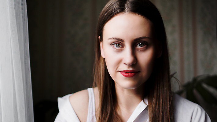 포토 JPG 해외이미지 응시 여자 행복 유럽 여유 백그라운드 휴식 주택 갈색머리 실내 건강 한명 사람 앉기 성인 내부 30대 소파 뷰티 팔짱 기쁨 흰색 검은머리 입술 흰배경 고립 표현성 해외포토 1 헤어스타일 시선 감정 나라 컬러 컨셉 의자 모션 건물 신체부위 장년 파일형식 이미지허브