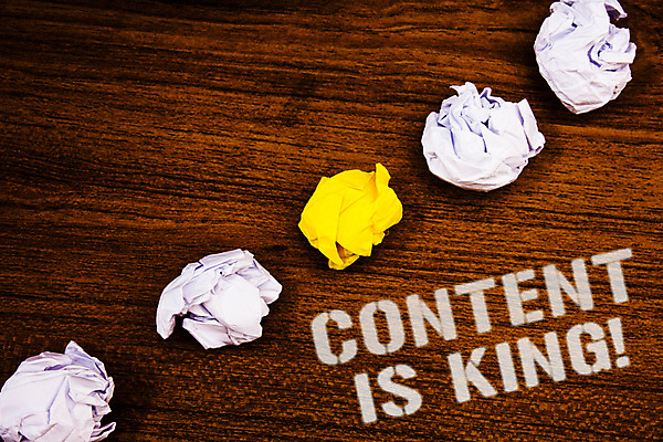 포토 JPG 해외이미지 영어 실내 사람없음 일렬 종이뭉치 나무배경 해외포토 문자 종이 백그라운드 내부 뭉치 파일형식 이미지허브