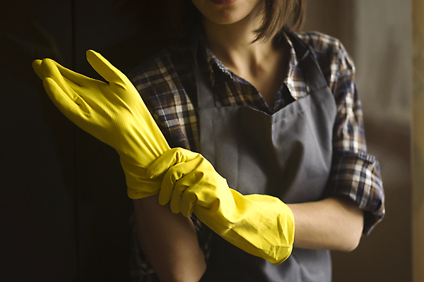 포토 JPG 해외이미지 백인 손 여자 장갑 셔츠 가사 가정 주택 한명 사람 노란색 장비 흰색 잡기 보호 위생 빨래 청소 세제 직원 서비스 먼지 광택 닦기 고무 청소부 편리함 스펀지 돌봄 소독 위생관리 특별함 평등 화학물질 스타일 해외포토 서양인 직업 1 잡화 컬러 컨셉 상의 모션 관리 건물 신체부위 화학 파일형식 이미지허브