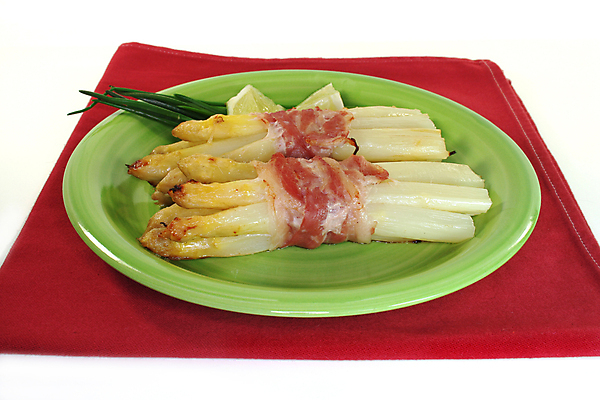 포토 JPG 해외이미지 그릇 음식 채소 요리 사람없음 주방 식당 레몬 햄 아스파라거스 베이컨 쪽파 프로슈토 해외포토 식기 과일 육류 돼지고기 상점 파 파일형식 이미지허브