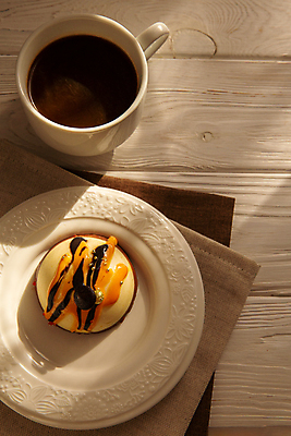 포토 JPG 해외이미지 라이프스타일 안경 커피 음식 꽃다발 백그라운드 탁자 아침 휴가 휴식 디저트 사람없음 목재 컵 햇빛 갈색 케이크 초콜릿 숟가락 검은색 카페 낭만 흰색 신선 뜨거움 달콤 아침식사 굽기 크림 냅킨 아로마 라벤더 공평 정물화 페스츄리 핸드메이드 해외포토 주간 나무 식기 잡화 꽃 음료 빵 컬러 가구 컨셉 재료 수저 생활 태양 상점 식사 맛 구이 허브 그림 파일형식 이미지허브