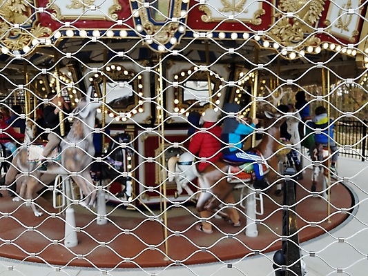 포토 JPG 해외이미지 동물 공원 어린이 전등 사람 사람없음 울타리 금속 놀이터 서커스 펜싱 회전목마 해외포토 공공시설 스포츠 재질 놀이 조명 담장 놀이기구 파일형식 이미지허브