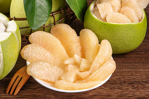 포토 JPG 해외이미지 접시 잎 실내 사람없음 바구니 껍질 자몽 담기 과일조각 나무포크 나무배경 해외포토 식물 식기 조각 백그라운드 포크 과일 모션 내부 파일형식 이미지허브